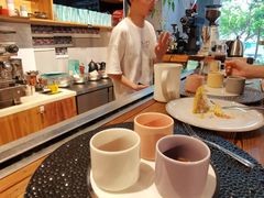 -LEO CAFE