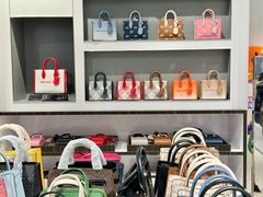 -百年港湾奥特莱斯(香炉礁店)