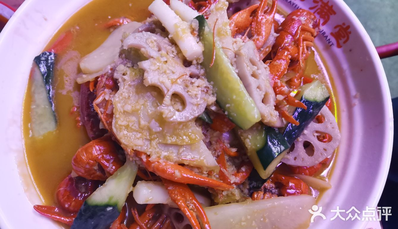 啤酒撸串子,因为瑞虹这家店店门口是可以摆桌子的