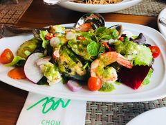 -Chom Cafe and Restaurant