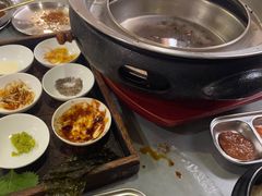 -围炉肉舍•炭烤活鳗•丹东海鲜烤肉(步行街店)