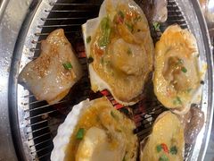 -围炉肉舍•炭烤活鳗•丹东海鲜烤肉(步行街店)