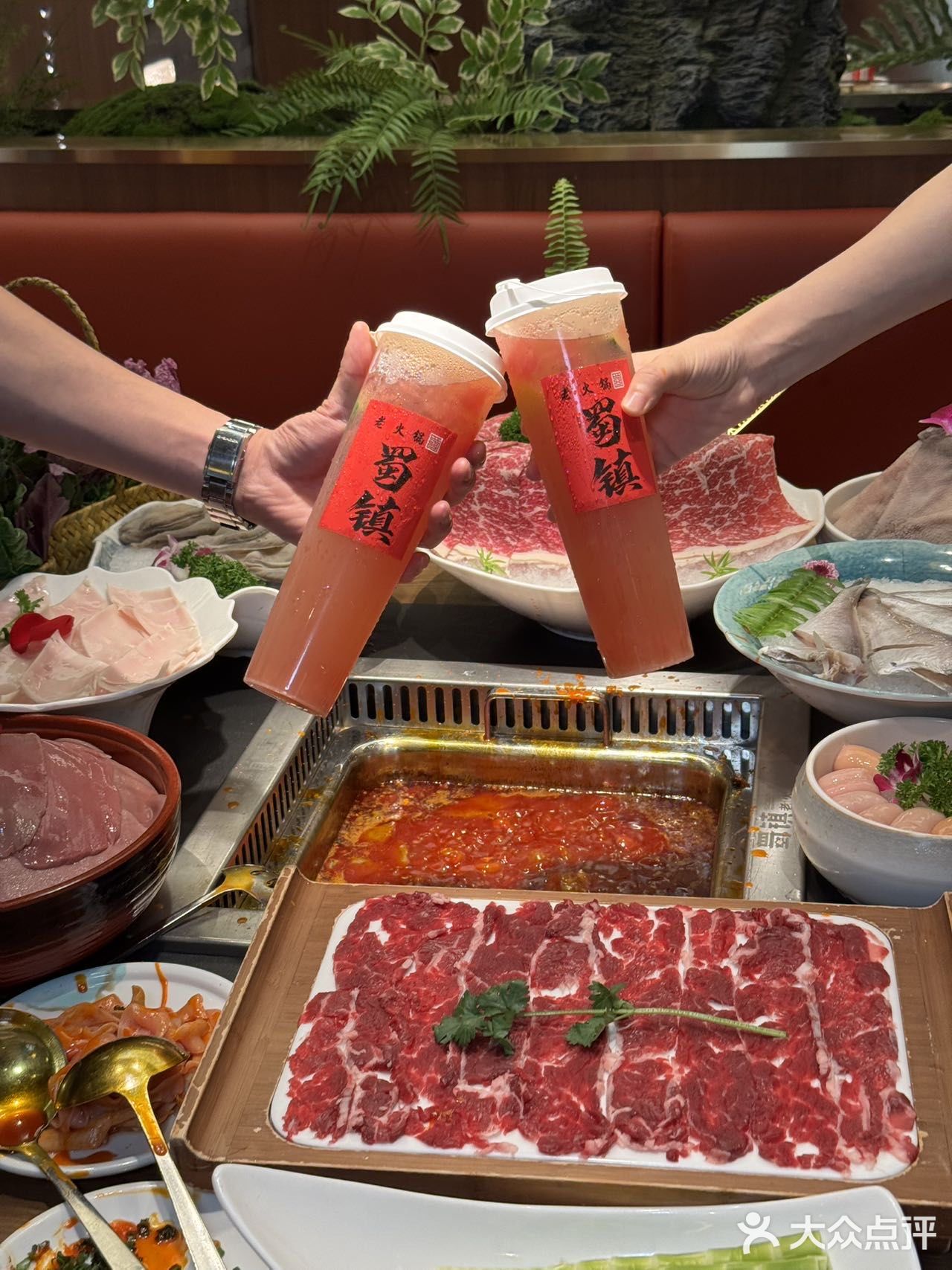 成都12年鲜货火锅扛把子！让我连炫三盘毛肚！