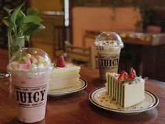 草莓棉花糖奶昔-Juicy Bakery(大学路店)