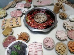 -渝嘴小老弟老火锅(华新村店)