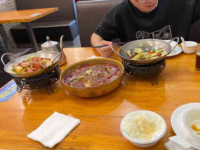 吴记小馆-"在公司附近和同事约着午餐,人还是蛮多的,.