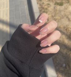 -爱美睫美甲会馆