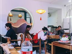 大堂-毛辣果·贵州红酸汤牛肉火锅(西单店)