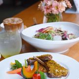 和闺蜜是下午去的，点了咖啡️、气泡水和西餐