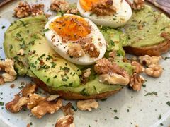 牛油果煮蛋吐司-RAC BAR(安福路店)