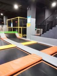 -蹦贝运动中心·蹦床·攀岩·闯关(龙岗店)