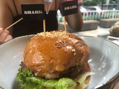 美式经典牛肉汉堡-shark burger·鲨鱼汉堡(交子大道店)