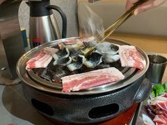 -围炉肉舍•炭烤活鳗•丹东海鲜烤肉(步行街店)