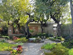 -Chom Cafe and Restaurant