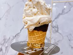巧克力灌心华夫蛋筒-极拉图·现制冰淇淋(大卫城店)