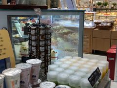 面包甜点陈列柜-面包新语(滨湖万达店)