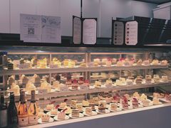 面包甜点陈列柜-PETIT PARIS 小巴黎(花园道店)