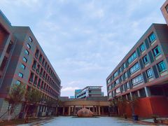 -金陵中学(河西分校)