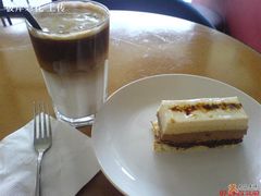 香草摩卡榛子cake+冰拿铁＝36元-榖屋house of flour(张江首店)