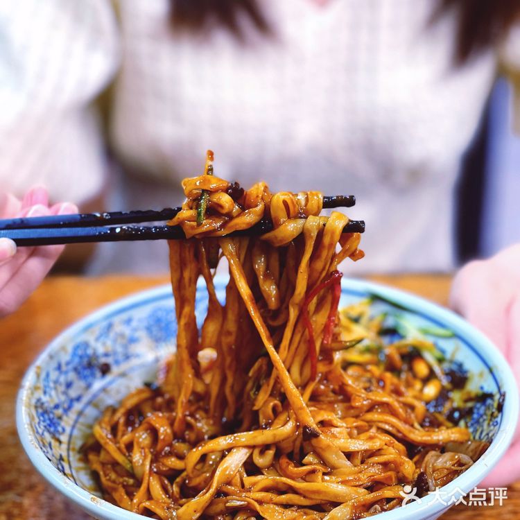 “她”点名要吃的卤煮!