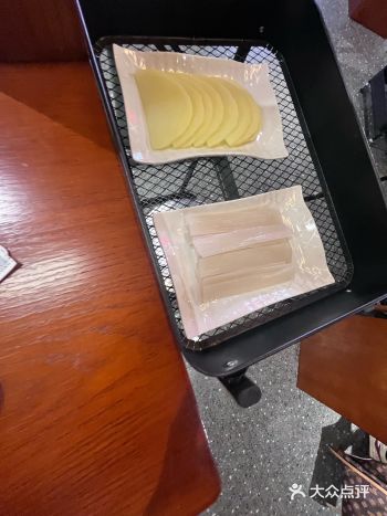 整体体验非常不错！汤底酸辣浓郁，泡菜的味道十分正宗