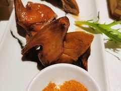 中山玻璃脆皮乳鸽-钱塘·粤点坊