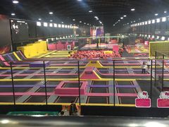 -嘿哟动霸CHUA·新潮玩运动娱乐中心·蹦床滑冰团建乐园