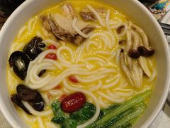 -云海肴·汽锅鸡·云南菜(天山百盛优客店)