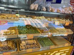 面包甜点陈列柜-宋记饼家(石门二路店)
