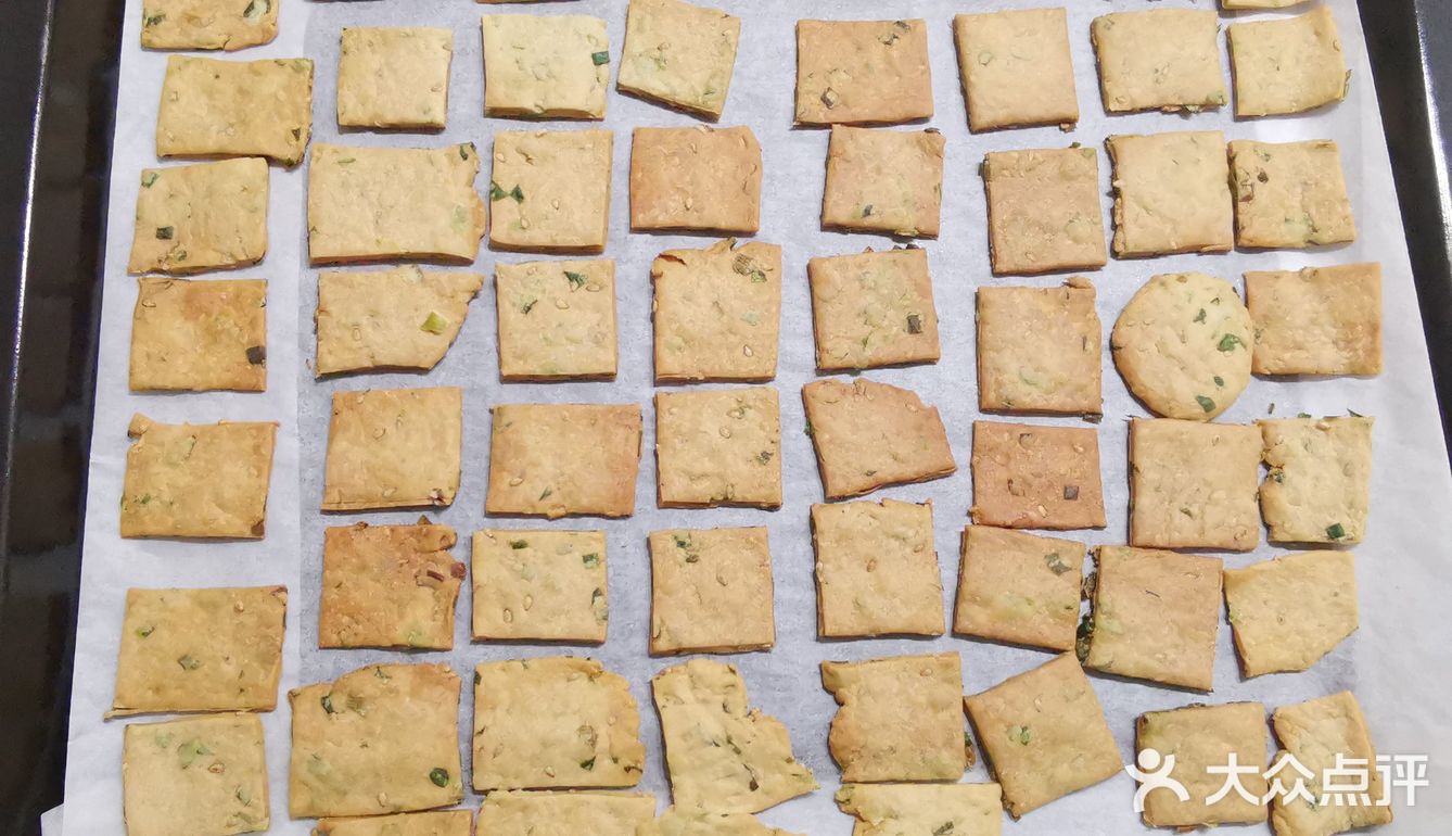 微微咸的葱香饼干走起[得意][得意]