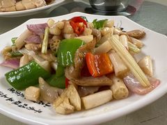 酸辣藕尖炒猪颈肉-盈旺小厨·非遗黄鳝饭(泰康路店)