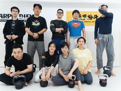 -菠萝格斗巴西柔术训练馆