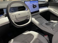 -小鹏汽车体验中心(苏州龙湖狮山天街店)