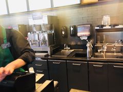 -星巴克臻选(莘庄仲盛店)