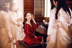 -艾米丽婚纱礼服