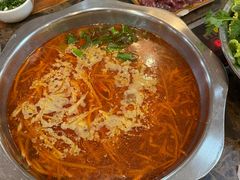 -黄利砖万峰林布依特色酸笋牛肉馆