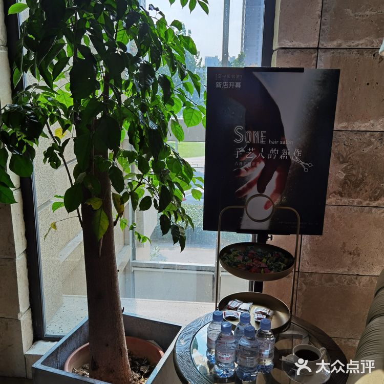超棒理发店就在这里！