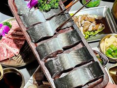 -围炉肉舍•炭烤活鳗•丹东海鲜烤肉(步行街店)