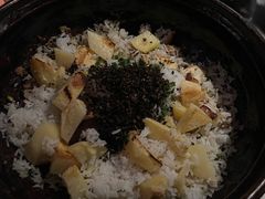 -帅巴人舅母子腊蹄民俗村