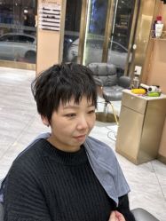 -一東造型烫发染发