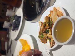 -茅草房·河畔园林火锅