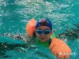 宝宝开心游，游出健康与活力
