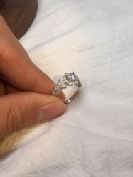 -威德钻石-克拉钻大本营(南京东路店)