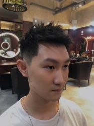 点击看大图 -十六番发型师事务所