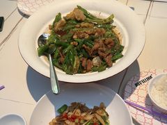 -阿瓦山寨·湘菜现炒·剁椒鱼头王(咸阳总店)