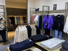 -URBAN REVIVO(济南领秀城贵和购物中心店)