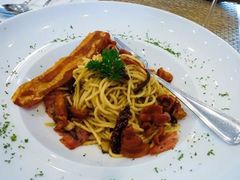 -Chom Cafe and Restaurant