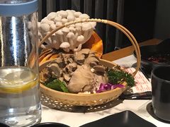玉女菇（活体）-今日炊牛·潮汕牛肉火锅(华采天地店)