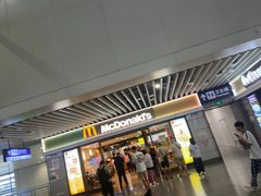 -麦当劳(上海虹桥站30B检票口楼上)