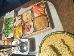 -尚尚仙·酸汤猪手·猪肚鸡火锅(华联万柳购物中心店)